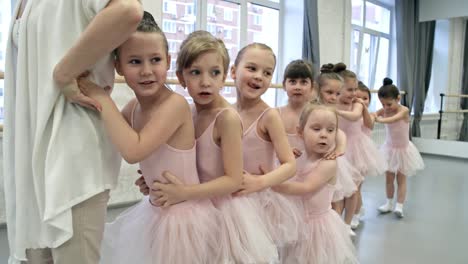 Warming-Up-für-Ballett-Unterricht-Gruppe