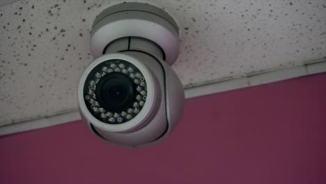 Cámara-de-CCTV-de-alta-tecnología-en-el-centro-comercial