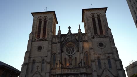 San-Fernando-Cathedral-at-Dusk-Panning-Up-to-the-Sky