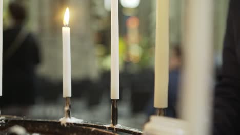 Mujer-joven-en-nuestra-parroquia