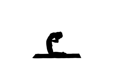 Silueta-deportiva-bella-mujer-practicando-yoga,-haciendo-Ushtrasana,-plantear-de-la-Camel