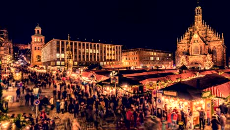 Mercado-de-Navidad-de-Nuremberg-(christkindlesmarkt).-Lapso-de-tiempo-de-noche.