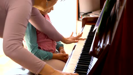 little-girl-learns-to-play-the-piano