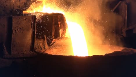 Pouring-of-liquid-metal-from-open-hearth-furnace