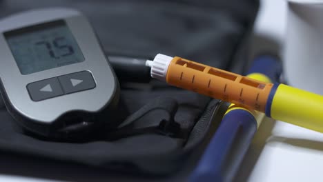 Diabetes-testing-equipment-and-insulin-therapy.-Diabetic-pens-and-glucose-meter