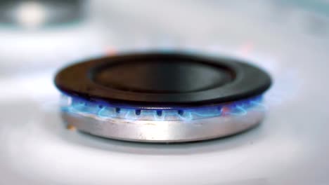 Gas-burnning-de-una-estufa-de-gas-en-lenta-180fps