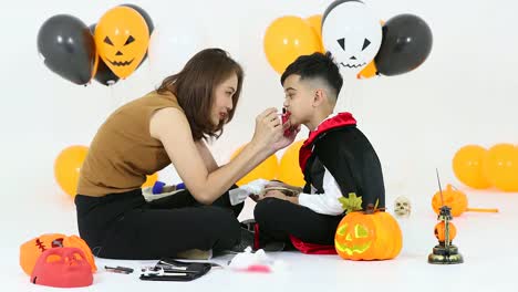 Mother-preparing-costume-in-mummy-style.