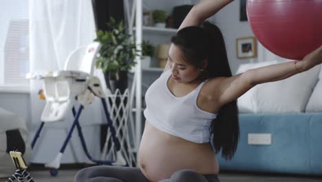 Pregnant-woman-watching-tutorial-video-during-workout