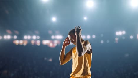 Jugador-de-Baloncesto-celebra