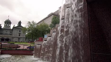 Die-Innenstadt-von-Portland-Oregon-Brunnen-Slow-Motion