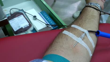 Bei-der-Transfusion-Abteilung,-eine-Person,-die-Blut-spenden