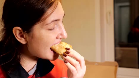 woman-enjoy-eating-pizza-at-home