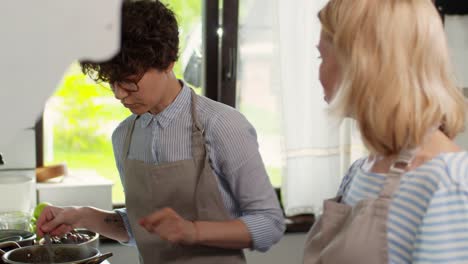 Two-Women-Cooking-Together