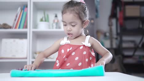 Little-girl-helping-mother-to-fold-clothes.