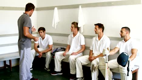 Coach-interacting-with-cricket-players