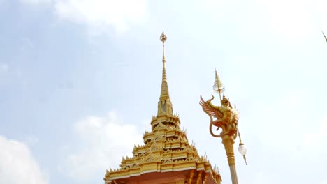 The-golden-funeral-pyre-tower-of-King-Bhumibol-Adulyadej.-The-King-of-Thailand-at-Sanam-Luang-Bangkok,-Thailand