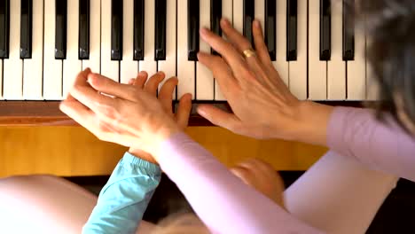 little-girl-learns-to-play-the-piano