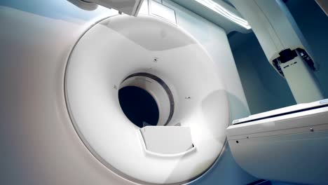 White-tomographic-scanner-in-a-modern-hospital.-4K.