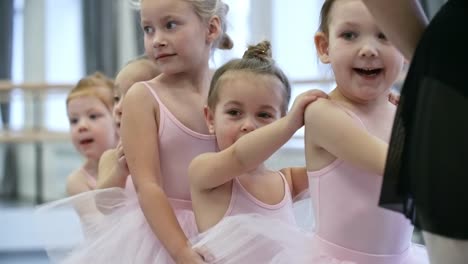 Kinder-Ausbildung-in-Ballett-Klasse