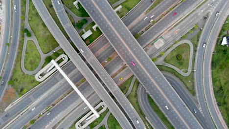 Vista-aérea-de-intercambio-de-la-autopista