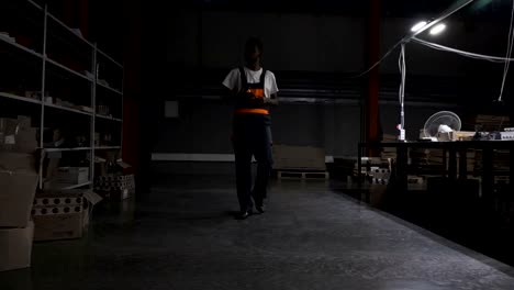 Employee-walking-along-the-warehouse