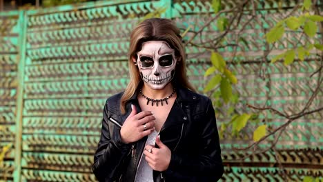 A-bride-with-a-creepy-skull-makeup-for-Halloween-in-an-abandoned-city.