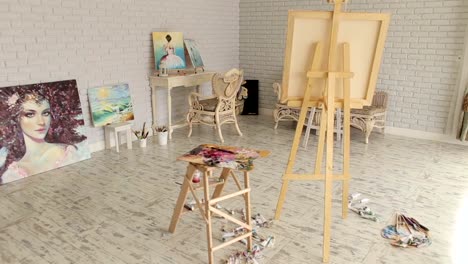 Interior-of-a-painter's-studio-or-gallery-with-colorful-canvases.