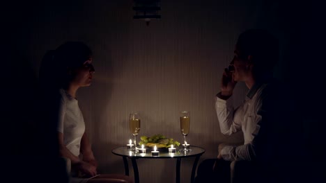 Romantic-evening-by-candlelight.-A-man-and-a-woman-are-drinking-champagne