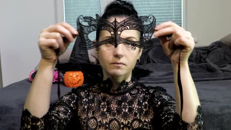 Woman-try-Halloween-lace-mask