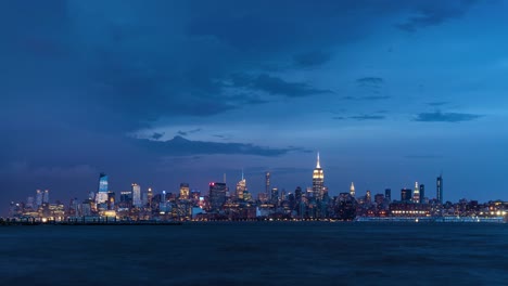 Cityscape-of-a-summer-evening-storm-and-lightning-in-New-York-City