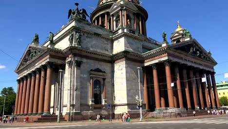 St.-isaac's-cathedral-in-St.-Petersburg.-4K.