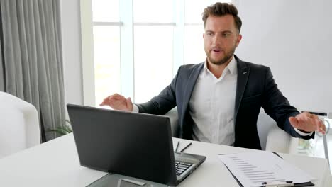 Unternehmen-scheitern-junge-executive,-Stress-der-Büro-Chef-auf-Arbeit,-im-Geschäft-zu-besiegen