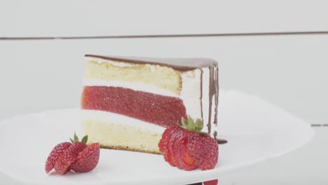 cake-with-strawberry-jelly