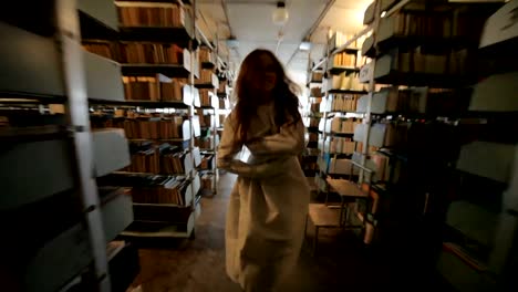 Crazy-woman-at-night-in-the-library.