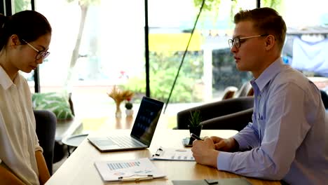 furious-boss-scolding-businesswoman-at-office.-irritated-businessman-pretend-to-blame-young-intern-at-workplace.-Man-&-woman-laughing-after-kidding,-playing,-joking-at-workplace.