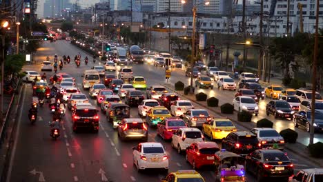 Traffic-jam-at-Rama-IV-road-in-Bangkok,-Thailand