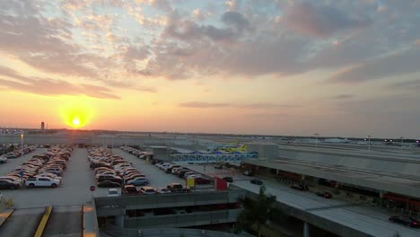 Sonnenuntergang-an-der-Florida-Ft-Lauderdale-International-Airport