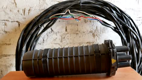 Coupling-fiber-optic-cable