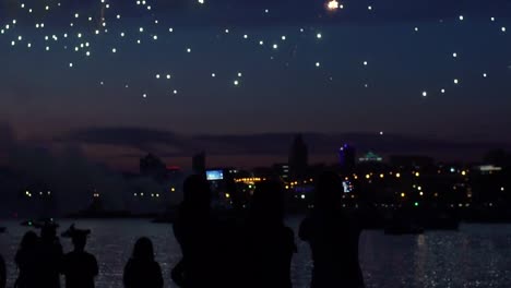 Silhouettes-of-people-during-fireworks-in-the-background-of-a-night-city