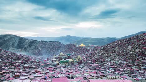 Monastery-at-Larung-(Buddhist-Academy).