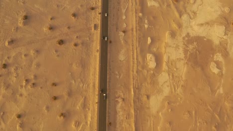 Carretera-del-desierto-en-Xinjiang,-China
