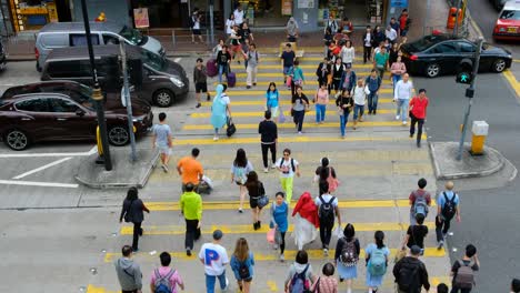 Beschäftigt-Fußgängerüberweg-in-Hongkong