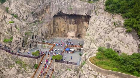 Antiguas-estatuas-talladas-en-Longmen-Grottes