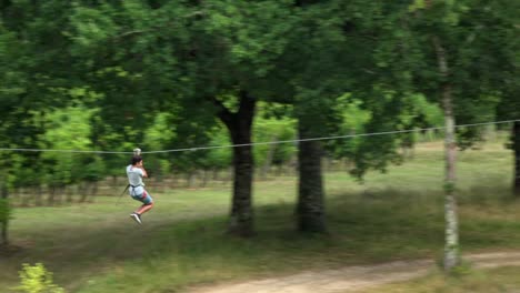 Child-climb-on-rope-road