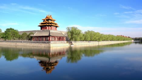 Torre-de-la-esquina-en-el-Palacio-Imperial-en-Beijing,-China