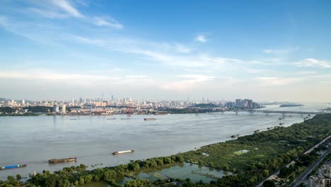 Zeitraffer-des-Jangtse-Skyline-Stadt-Nanjing,-China,-bewölkt,-Sonnenuntergang