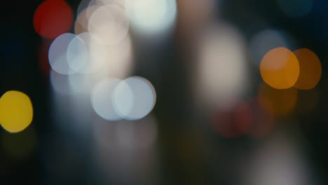 Traffic-jam-on-a-highway-at-night,-out-of-focus