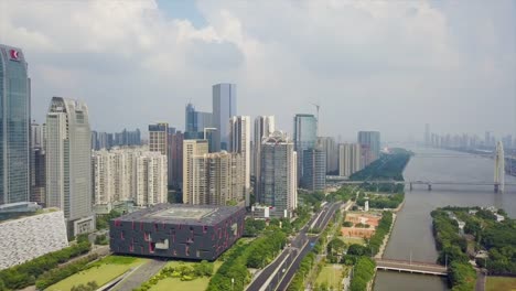 China-día-tiempo-guangzhou-paisaje-junto-al-río-famoso-Museo-aéreo-panorama-4k