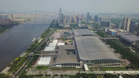 paisaje-urbano-de-guangzhou-día-soleado-living-distrito-china-panorama-aéreo-4k