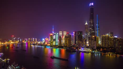 Nacht-erleuchtet-shanghai-Verkehr-Fluss-Pudong-Bucht-auf-dem-Dach-4k-Zeitraffer-China